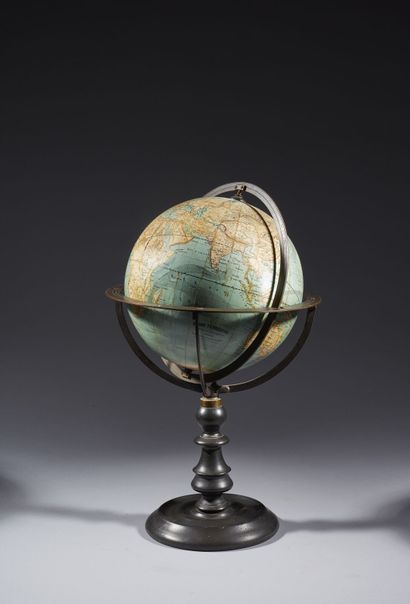  HACHETTE 
Globe terrestre par M. Vivien de Saint-Martin, Paris Librairie de Hachette... Gazette Drouot