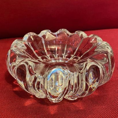 null Meeting of Bohemian glassware, Daum & others.
- Large crystal ashtray, diam.:...