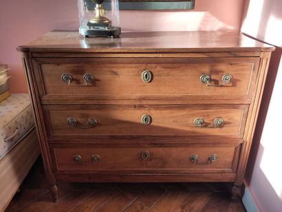 null Natural wood chest of drawers with fluted jambs opening with three large drawers...