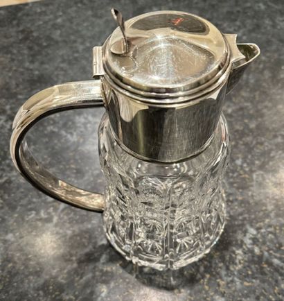 null Set including : 
- A crystal orangeade jug, the handle, spout and lid (hinged)...