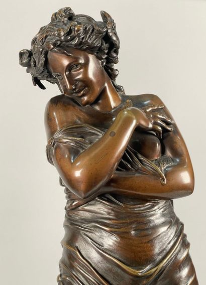 null Late 19th century school
Frileuse
Subject in patinated bronze, signed Houdon
Marble...