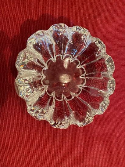 null Meeting of Bohemian glassware, Daum & others.
- Large crystal ashtray, diam.:...