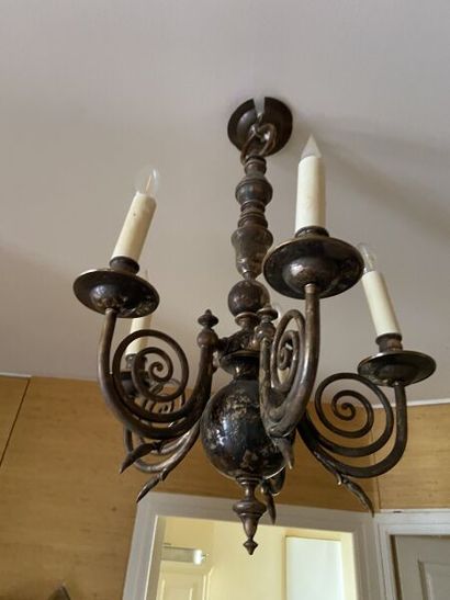null Dutch-style six-light pendant with scroll decoration
Height 66 cm; Diam. 47...