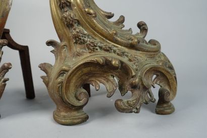 null Pair of bronze andirons in the Rocaille style
(Wear and oxidation.)
Height 35...