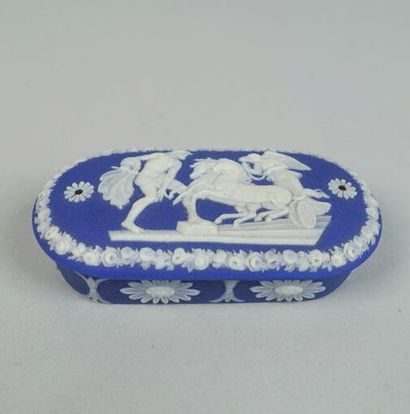 null WEDGWOOD
Small oblong-shaped covered box decorated with antique scenes in relief...