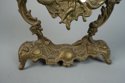 null Bronze psyche mirror decorated with cherubs, shells and foliage.
19th century
Height...