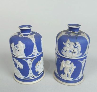 null WEDGWOOD
Pair of covered boxes imitating vases with antique relief decoration...