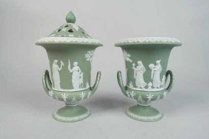 null WEDGWOOD
Pair of vases on pedestal decorated with an antique frieze on a green...