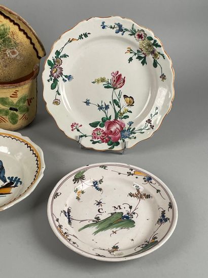 null Five plates, two with polychrome decoration of flowers, contoured border, fillets,...