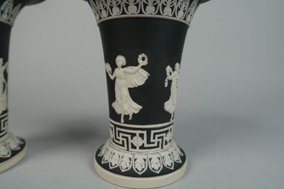 null WEDGWOOD
Pair of horn vases decorated with Greek frieze and Antique-style figures...
