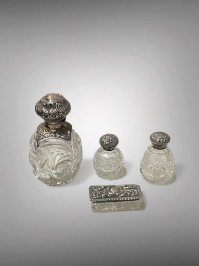 null Set of three bottles and a small box in cut glass, the mounts and stoppers in...