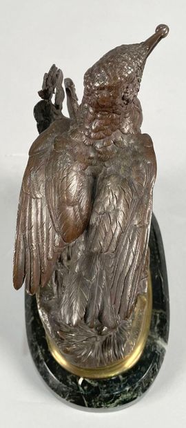 null Jules MOIGNEZ (1835-1894)
Bird on a branch
Regula, patinated edition, signed
Green...