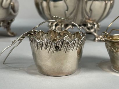 null Three quadripod silver-plated metal pourers 
(Sheffield, Thouret.)
INCLUDED...