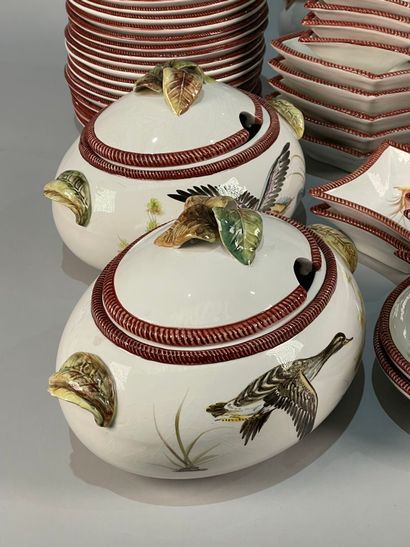 null VALLE - Italy
Part of a painted porcelain service comprising seventy-one pieces:...