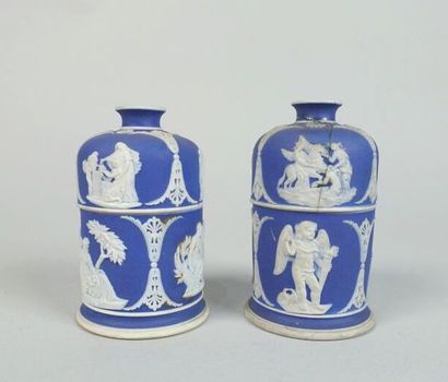 null WEDGWOOD
Pair of covered boxes imitating vases with antique relief decoration...