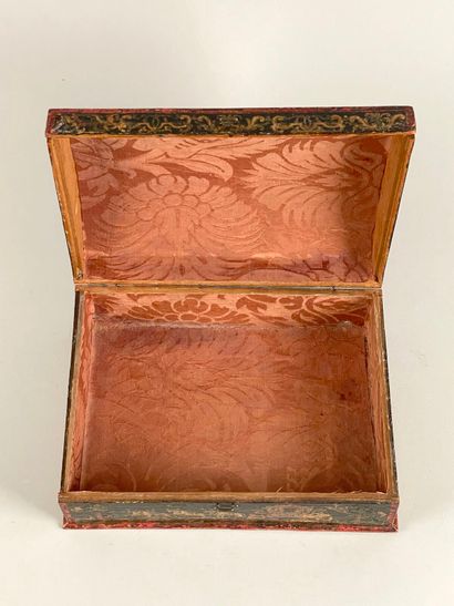 null Small painted wood box with domed lid.
19th century
(Wear.)
Height 11.5 cm;...
