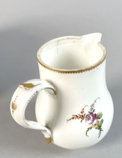 null STRASBOURG
Porcelain egg-shaped coffee pot with polychrome decoration of a bouquet...