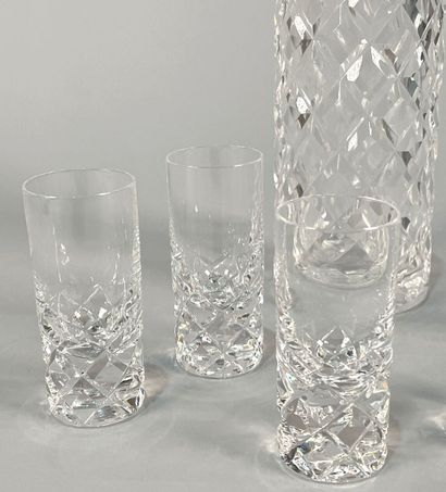 null Cut crystal liqueur service including a covered carafe and six glasses.