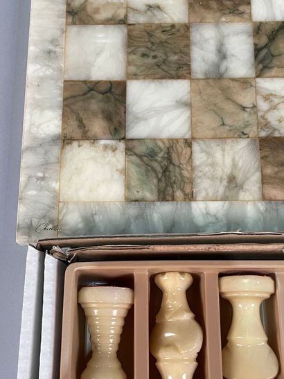 null LANCEL
Chessboard in veined stone
37 x 37 cm