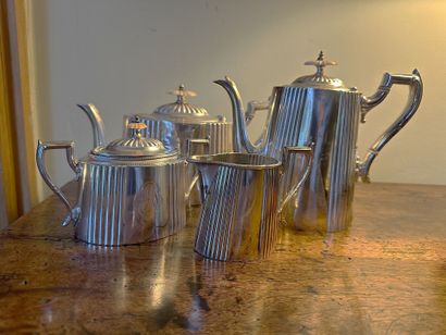 null Ensemble de service à thé et café Anglais, quatre pièces en métal argenté à...