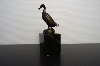 null ZEHLE Ernest (1876-1940), d'après
" Canard "
Bronze, sur socle en marbre noir...
