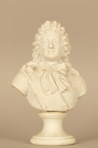 null Buste en biscuit figurant Louis XIV, sur piédouche, marque A.B. en creux au...