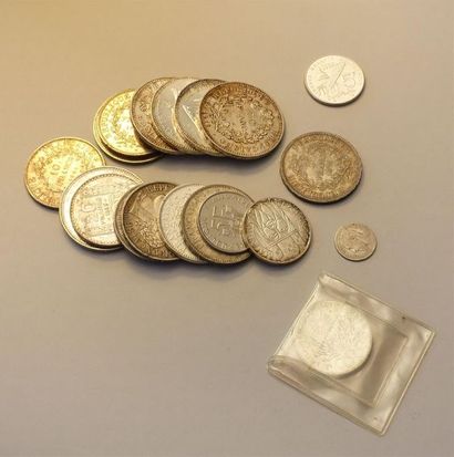 null Lot de pièces en argent : cinquante francs et divers. 