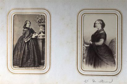 null Album photographique du XIXe siècle contenant différents portraits de la famille...