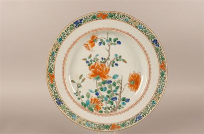 null CHINE, Compagnie des Indes - Époque KANGXI (1662-1722).
Plat en porcelaine décorée,...