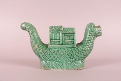 null CHINE - Époque KANGXI (1662-1722).
Coupelle et compte-gouttes en grès émaillé...