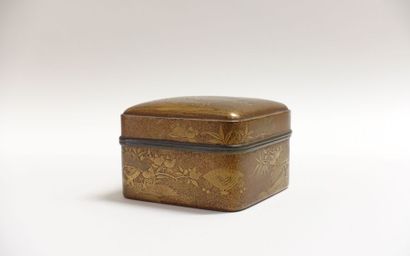 null JAPON - Époque EDO (1603-1868), XVIIIe siècle.
Deux kobako de forme carrée en...