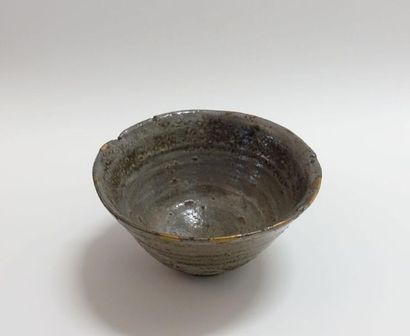 null JAPON - Époque EDO (1603-1868), XIXe siècle.
Chawan de forme conique évasée,...