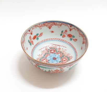 null CHINE, Compagnie des Indes - Époque QIANLONG (1736-1795).
Bol en porcelaine...