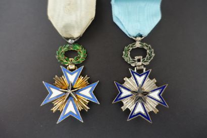 null BÉNIN.
ORDRE DE L'ÉTOILE NOIRE. 
Deux décorations : 
- Croix de chevalier en...