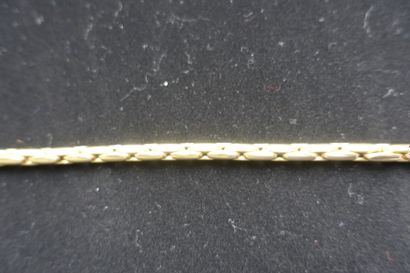 null Collier articulé en or jaune 750 millièmes, les maillons de forme allongée.
Longueur...