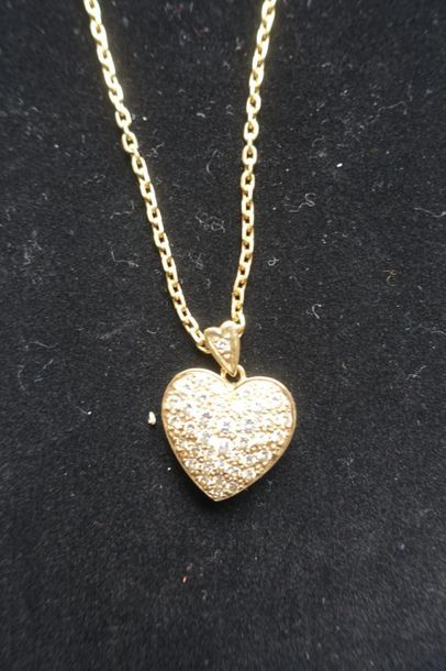 null Collier articulé en or jaune 750 millièmes, retenant en pendentif un motif coeur...