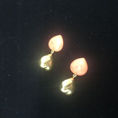 null Paire de pendants d'oreilles en or jaune 750 millièmes, chacun composé de deux...