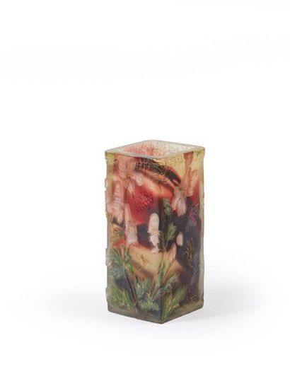 null VERRERIE D'ART DE LORRAINE BURGUN SCHVERER & CIE MEISENTHAL.
Vase quadrangulaire...