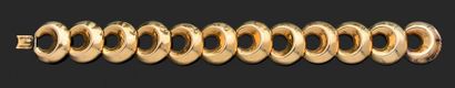 null Bracelet articulé en or jaune 750 millièmes ajouré, les maillons demi-lune.
(Usures...