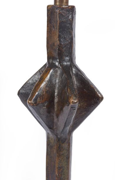 null Alberto GIACOMETTI (1901-1966).
Lampe modèle "étoile"
Vers 1936.
Bronze.
Marquée...