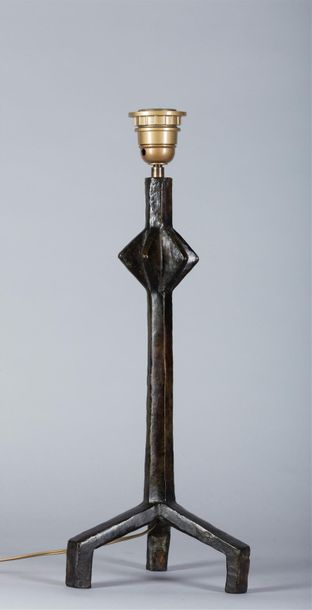 null Alberto GIACOMETTI (1901-1966).
Lampe modèle "étoile"
Vers 1936.
Bronze.
Marquée...