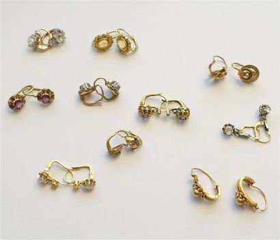 null Lot de dix paires de boucles d'oreilles en or jaune 750 millièmes, certaines...