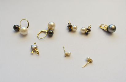 Lot de bijoux ornés de perles de culture...