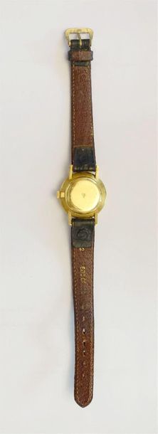 null MOVADO.
Montre bracelet de dame, la montre de forme ronde en or jaune 750 millièmes,...