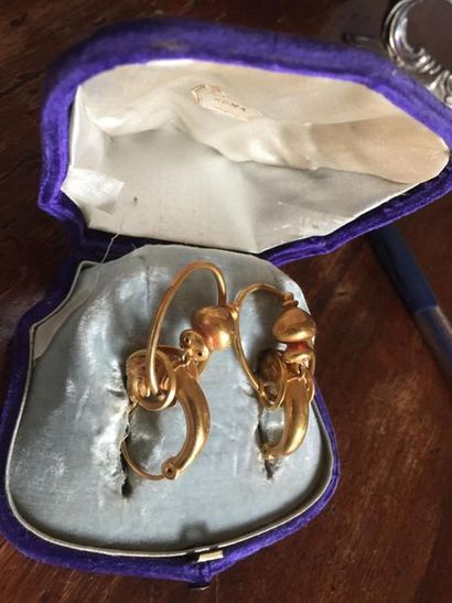 null Paire de pendants d'oreilles, en or jaune 750 millièmes, à décor de bélier,...