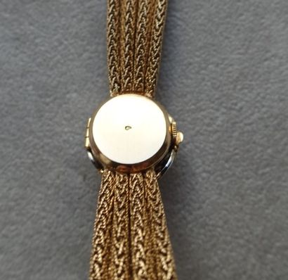 null Montre bracelet de dame, en or jaune 750 millièmes, la montre de forme ronde...
