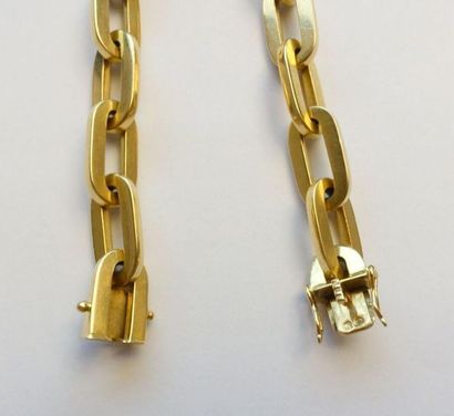 null Bracelet articulé en or jaune 750 millièmes, les maillons de forme ovale.
Travail...