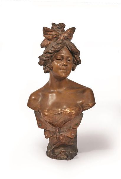 null Friedrich GOLDSCHEIDER (1845-1897).
Buste de femme drapée
Terre cuite à patine...