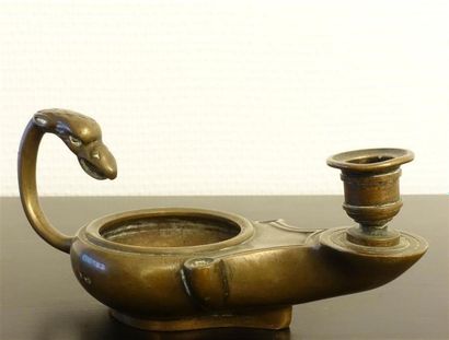 null Dans le goût Antique.
Lampe à huile
Bronze, fonte BARBEDIENNE.
Haut. : 6 cm...
