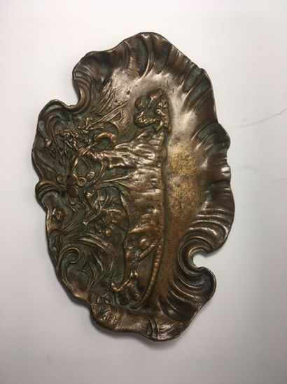 null Charles VALTON (1851-1918).
Tigre
Vide-poches en bronze à patine brune.
Long....